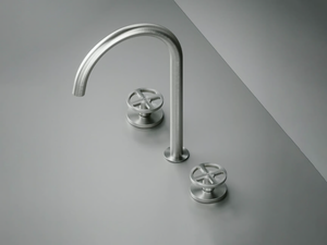 VALVOLA02 20 32V - 3 hole stainless steel washbasin tap with adjustable spout - Tap by Quadrodesign