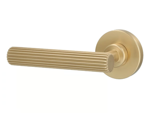 ROYAL - Brass door handle on rose - Finishes accessories by Quincalux