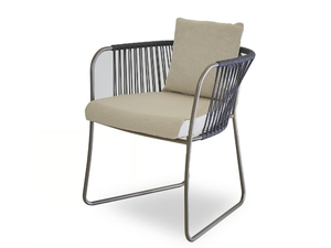 LEVANTE - Sled base garden chair with armrests - Chair by Rever