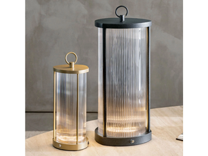 GIÒ GIÒ T - Dimmable methacrylate table lamp with USB charging - Table lamp by RIFLESSI