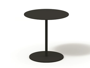 BUTTON - Round low garden side table - Side table by RODA