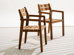 ZANIA - Stackable iroko garden chair with armrests - Chair by RODA