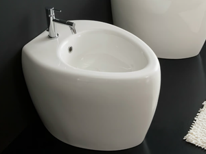 MOAI - Ceramic bidet - Toilet seat by Scarabeo Ceramiche