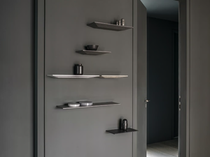CUT - Solid wood wall shelf - Cabinet by Schönbuch
