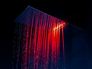 SHARP - Wall-mounted brass overhead shower with chromotherapy - Shower by Tender rain