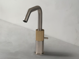 TITANIUM - Countertop single handle washbasin tap - Tap by The Watermark Collection