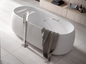 FLOATING - Oval freestanding bathtub - Bathtub by TOTO