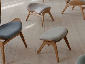 A CONVERSATION PIECE KVADRAT - Upholstered Kvadrat fabric footstool - Pouf by Umage