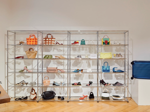 USM HALLER GLAS SHELVING AND SHOWCASES - Sectional glass and steel bookcase - Cabinet by USM