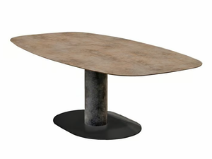 BIG LOW - Oval steel garden table - Table by Varaschin