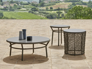 EMMA CROSS - Round aluminium and wood garden side table - Side table by Varaschin