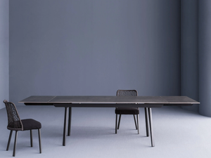 EMMA - Extending powder coated aluminium garden table - Table by Varaschin