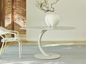 FLEXION - Round steel garden table - Table by Varaschin