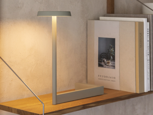 FLAT 5970 - LED metal table lamp - Table lamp by Vibia