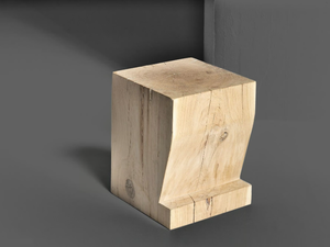 KLOTZ PFEIFE - Low solid wood stool - Stool by Vitamin Design