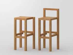 PALI - Solid wood barstool with footrest - Stool by Vitamin Design