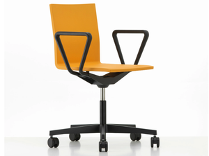 .04 - Integral polyurethane foam office chair with armrests with 5-Spoke base - Office Chair by Vitra