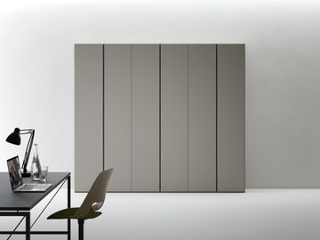 Closet with six swing opening doors by Caccaro - view 2
