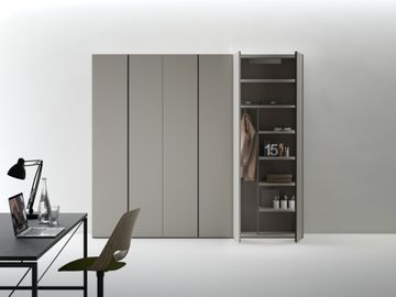 Closet with six swing opening doors by Caccaro - view 3