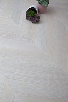 Antiqued White Oak – Chevron 45° by Cadorin Group - view 2