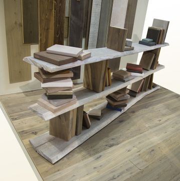 “Tomi de Legn” bookcase of solid wood by Cadorin Group - view 2