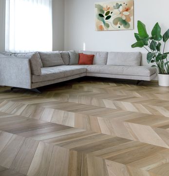 Raw Effect European Walnut – 60° Chevron by Cadorin Group - view 6