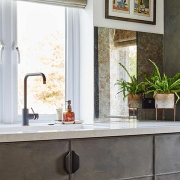 Venere by Antique Mirror - view 7