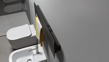 Bitlight horizontal electric towel warmer by Antoniolupi - view 3