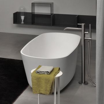 Baìas oval bathtub in Cristalplant by Antoniolupi - view 9
