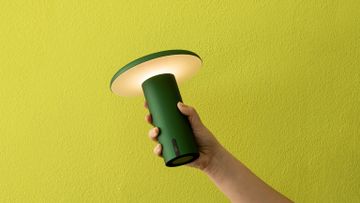 TAKKU - Cordless aluminium table lamp by Artemide - view 5