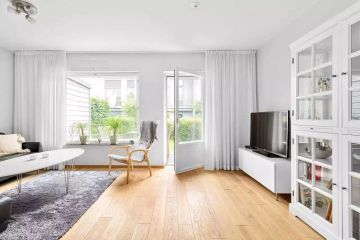 Varnished Oak Nobless solid oak flooring by Décoplus Parquets - view 2