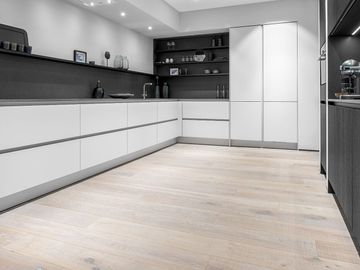 W.01 white wash oak flooring by Dennebos Flooring - view 8
