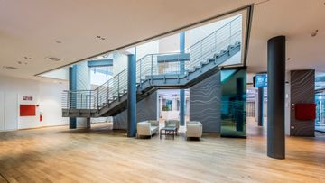 Kristal sliding glass wall by Estfeller Pareti - view 2