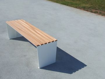 Marilyn Bench by LAB23 - view 3