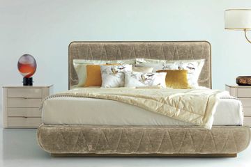 Bedside tables in lacquered wood with details in bronzed brass by Zanaboni - view 4