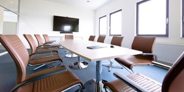 Riola Conference Chair by ZÜCO - view 5