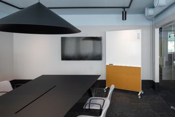 Alumi Combi Screen by Abstracta - view 2