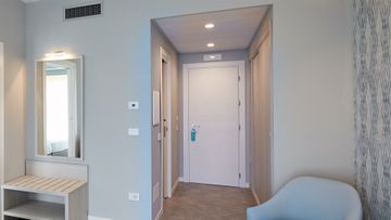 4174 by 9010 novantadieci - view 2
