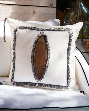 Canapé Mille Et Une Nuit N°4 150 cm collection « couture » Retour De Saint Tropez en lin lavé blanc Capri by Bérengère Leroy - view 4