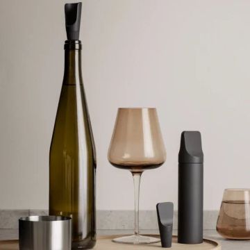 ILO Wine Accessory Set Magnet, complete & premium by Blomus - view 3