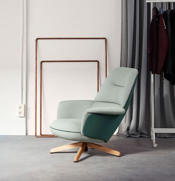 Ulis Alta Con Patas De Madera De Roble Armchair by Capdell - view 2