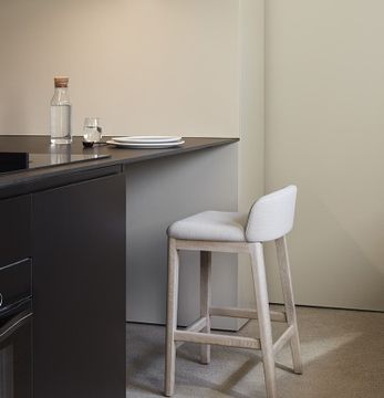 Concord Bajo De Madera Stool by Capdell - view 7