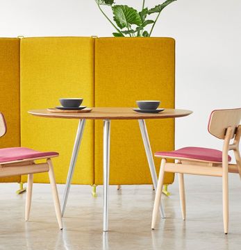 Gazelle Con Tapa Circular Table by Capdell - view 2