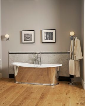 Regal Bathtub by Devon&Devon - view 4