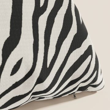 Stripe cushions geometrici in fabric Idrorepellente available in various colours by Divani Store - view 4