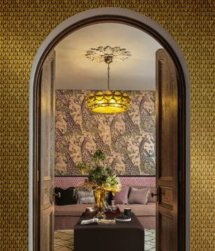Royal Giraffe Gilded by Cole & Son - view 4