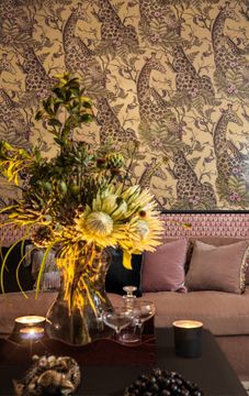 Royal Giraffe Gilded by Cole & Son - view 5