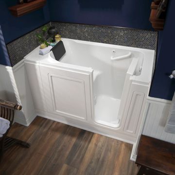 Acrylic Luxury Series 28 x 48-Inch Walk-in Tub With Soaker System - Right-Hand Drain by American Standard - view 4