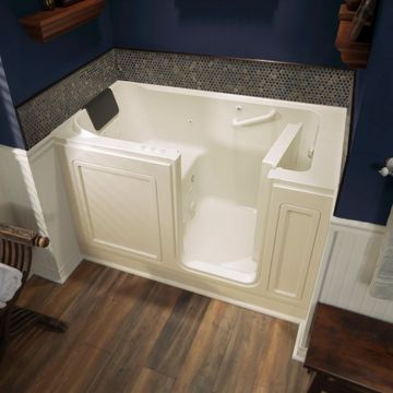 Acrylic Luxury Series 32 x 60 -Inch Walk-in Tub With Combination Air Spa and Whirlpool Systems - Right-Hand Drain by American Standard - view 7