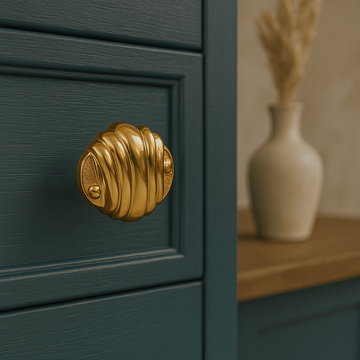 Oceano Bullia - seashell brass knob by Il Bronzetto - view 2